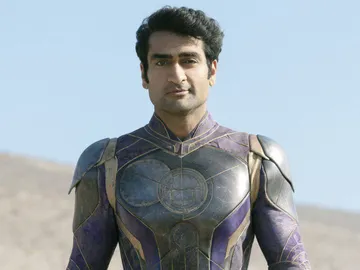 Kumail Nanjiani como Kingo en Eternals Kumail Nanjiani como Kingo en Eternals