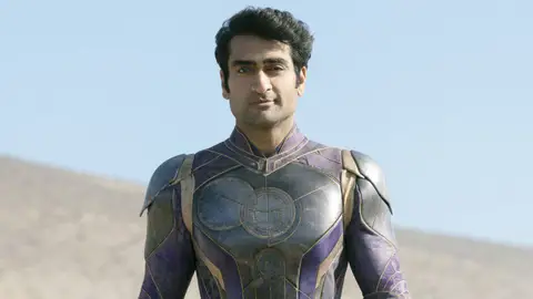 Kumail Nanjiani como Kingo en Eternals Kumail Nanjiani como Kingo en Eternals