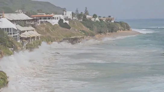EL mar se traga un chiringuito EL mar se traga un chiringuito