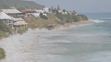 EL mar se traga un chiringuito EL mar se traga un chiringuito
