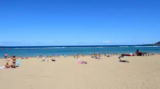 Las Palmas de Gran Canaria establece un servicio mínimo del 77% ante la huelga en el servicio de salvamento y socorrismo (Foto de ARCHIVO) Playa de Las Canteras REMITIDA / HANDOUT por CEDIDO POR AYUNTAMIENTO LPA Fotografía remitida a medios de comunicación exclusivamente para ilustrar la noticia a la que hace referencia la imagen, y citando la procedencia de la imagen en la firma 01/01/1970