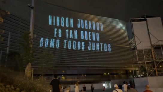El Santiago Bernab&eacute;u deslumbra con sus primeras pruebas de iluminaci&oacute;n LED en la fachada
