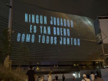 El Santiago Bernabéu deslumbra con sus primeras pruebas de iluminación LED en la fachada