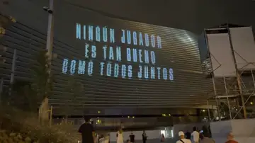 El Santiago Bernabéu deslumbra con sus primeras pruebas de iluminación LED en la fachada El Santiago Bernabéu deslumbra con sus primeras pruebas de iluminación LED en la fachada