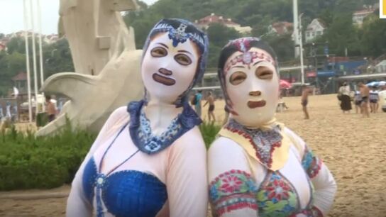 El 'facekini' se invent&oacute; en el a&ntilde;o 2004 para proteger la piel de los rayos del sol
