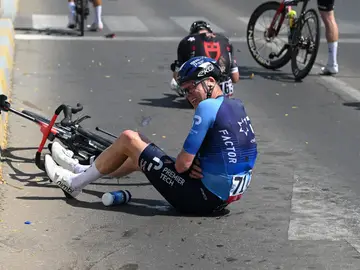 Chris Froome, tras sufrir una caída en el UAE Tour el pasado mes de febrero Chris Froome, tras sufrir una caída en el UAE Tour el pasado mes de febrero