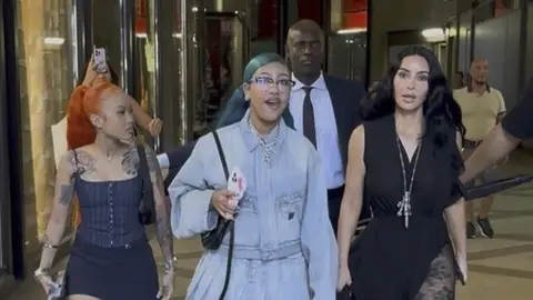 North West y Kim Kardashian en Milán North West y Kim Kardashian en Milán