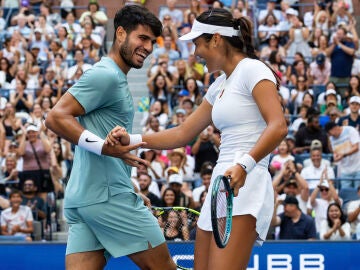 Emma Raducanu y Carlos Alcaraz, en el partido de dobles mixto del US Open