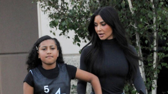 North West y Kim Kardashian en una foto de 2023