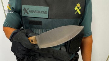 Detenido por intentar apuñalar y estrangular a su pareja en Calahorra, La Rioja