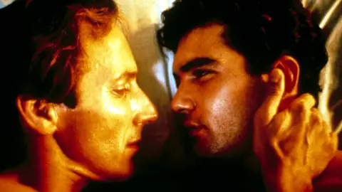 Eusebio Poncela y Antonio Banderas en La ley del deseo de Pedro Almodóvar en 1987 Eusebio Poncela y Antonio Banderas en La ley del deseo de Pedro Almodóvar en 1987