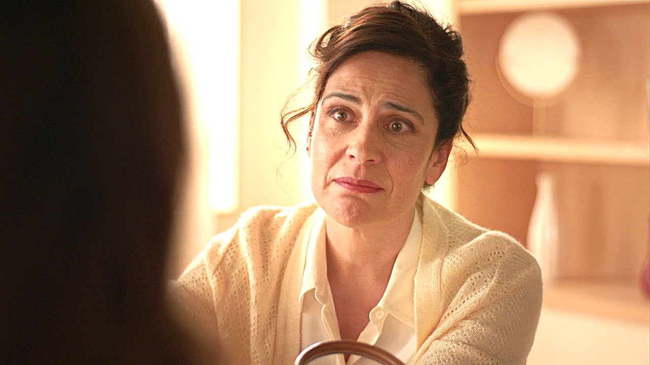 Carmen confiesa a Julia la pérdida de su hijo Carmen confiesa a Julia la pérdida de su hijo