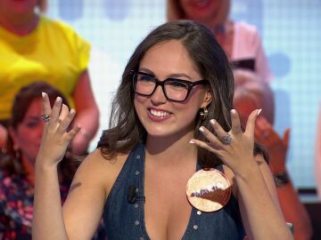 María Parrado estrena gafas tras descubrir un problema de visión gracias a Pasapalabra