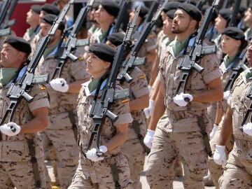 Imagen de archivo de un de un desfile por el Día de las Fuerzas Armadas