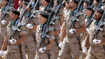 Imagen de archivo de un de un desfile por el Día de las Fuerzas Armadas