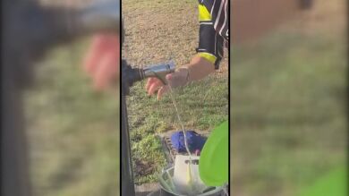 Vecinos de Sopelana denuncian comportamientos incívicos de algunos turistas en la playa de Atxabiribil