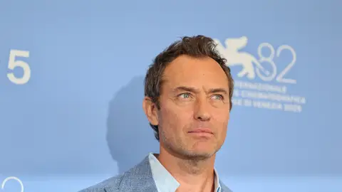 Jude Law presenta en el Festival de Venecia El mago del Kremlin Jude Law presenta en el Festival de Venecia El mago del Kremlin