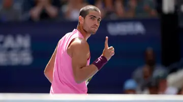 Carlos Alcaraz celebra un punto en los octavos de final del US Open 2025 Carlos Alcaraz celebra un punto en los octavos de final del US Open 2025