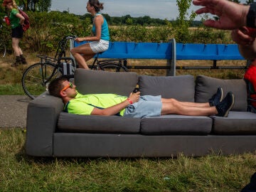 Imagen de archivo de hombre descansando 