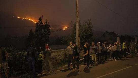 Extinguidos los mayores incendios de la historia de Galicia tras arrasar más de 78.500 hectáreas en Ourense Extinguidos los mayores incendios de la historia de Galicia tras arrasar más de 78.500 hectáreas en Ourense