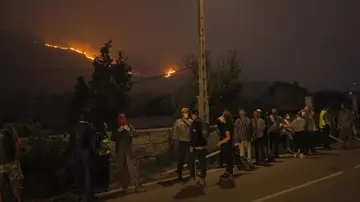 Extinguidos los mayores incendios de la historia de Galicia tras arrasar más de 78.500 hectáreas en Ourense Extinguidos los mayores incendios de la historia de Galicia tras arrasar más de 78.500 hectáreas en Ourense
