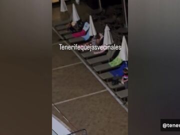 Un paso más en la guerra de las hamacas: dormir en la tumbona para guardar el sitio a pesar de estar en un hotel de cuatro estrellas