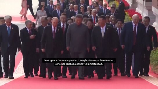 Un micro abierto capta la conversaci&oacute;n entre Vladimir Putin y Xi Jinping
