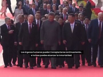 Un micro abierto capta la conversación entre Vladimir Putin y Xi Jinping