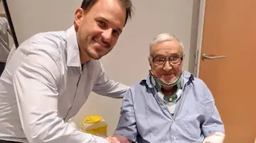 Vuelve a caminar tras una cirugía pionera en A Coruña Vuelve a caminar tras una cirugía pionera en A Coruña