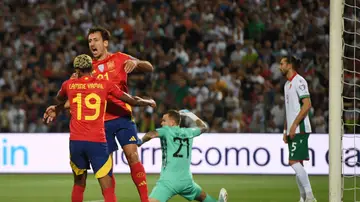 Mikel Oyarzabal y Lamine Yamal celebran el primer gol ante Bulgaria Mikel Oyarzabal y Lamine Yamal celebran el primer gol ante Bulgaria