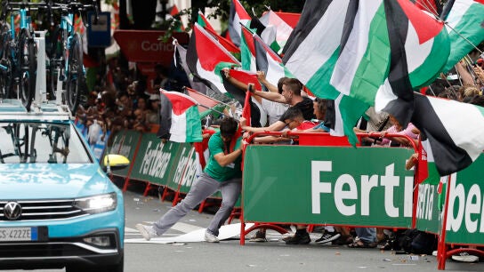 La iniciativa Gernika Palestina invade un tramo de la Gran V&iacute;a de Bilbao