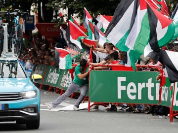 La iniciativa Gernika Palestina invade un tramo de la Gran Vía de Bilbao