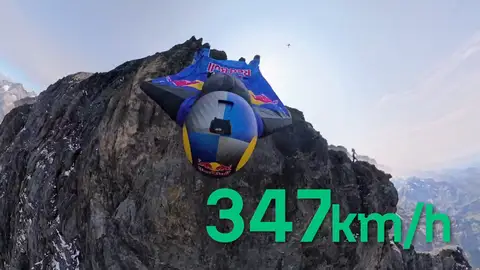 Peter Salzmann, en su histórico vuelo en Suiza Peter Salzmann, en su histórico vuelo en Suiza