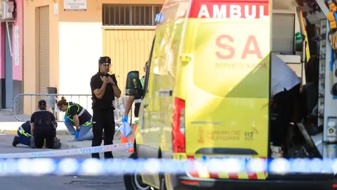 Policías en el lugar del suceso. Policías en el lugar del suceso.