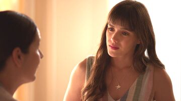 Julia le confiesa a Carmen que está enamorada de David… ¿cómo reaccionará?