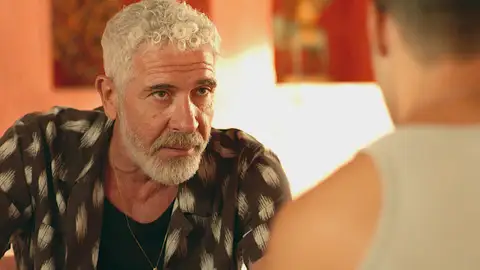 Kevin y Humberto hacen un pacto: nadie deberá saber donde están César y Amanda… ¿lo conseguirán? Kevin y Humberto hacen un pacto: nadie deberá saber donde están César y Amanda… ¿lo conseguirán?