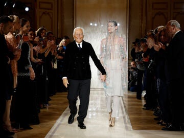 Giorgio Armani sobre la pasarela
