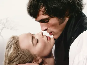 Margot Robbie y Jacob Elordi en Cumbres Borrascosas Margot Robbie y Jacob Elordi en Cumbres Borrascosas