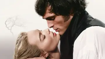 Margot Robbie y Jacob Elordi en Cumbres Borrascosas Margot Robbie y Jacob Elordi en Cumbres Borrascosas