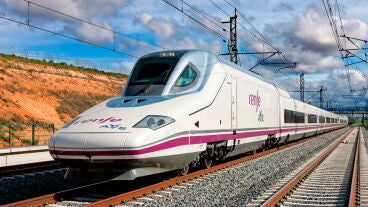 A3 Noticias 1 (04-09-25) Una ca&iacute;da de los servidores inform&aacute;ticos paraliza o retrasa todos los trenes AVE con origen y destino Madrid