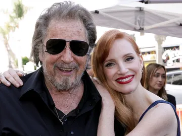 Al Pacino acompaña a Jessica Chastain tras recibir su estrella del Paseo de la Fama de Hollywood Al Pacino acompaña a Jessica Chastain tras recibir su estrella del Paseo de la Fama de Hollywood