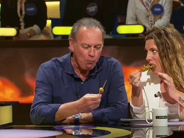 Bertín Osborne se la juega por su hija en la pirámide del picante Bertín Osborne se la juega por su hija en la pirámide del picante