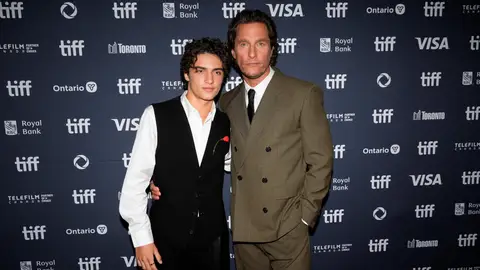 Matthew McConaughey y su hijo Levi en el Festival de Cine de Toronto Matthew McConaughey y su hijo Levi en el Festival de Cine de Toronto