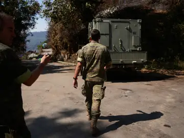 Personal militar acude a ayudar tras el incendio del 22 de agosto de 2025 en San Vicente de Leira, Ourense, Galicia, España. Personal militar acude a ayudar tras el incendio del 22 de agosto de 2025 en San Vicente de Leira, Ourense, Galicia, España.