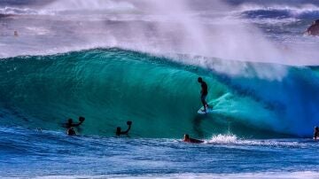 Imagen de archivo de surfistas.