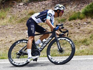 Javier Romo en una etapa de la Vuelta a España 2025