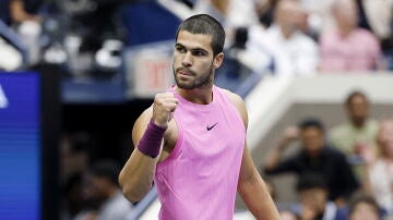 Carlos Alcaraz celebra un punto en la final del US Open 2025