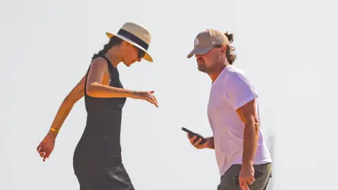 Leonardo DiCaprio y su novia Vittoria Ceretti en Ibiza Leonardo DiCaprio y su novia Vittoria Ceretti en Ibiza