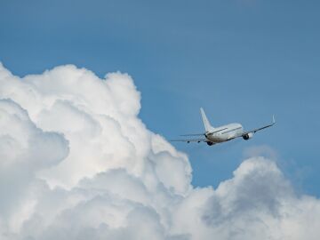 Avi&oacute;n en el aire