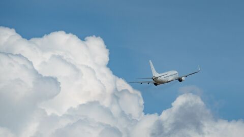 Avi&oacute;n en el aire